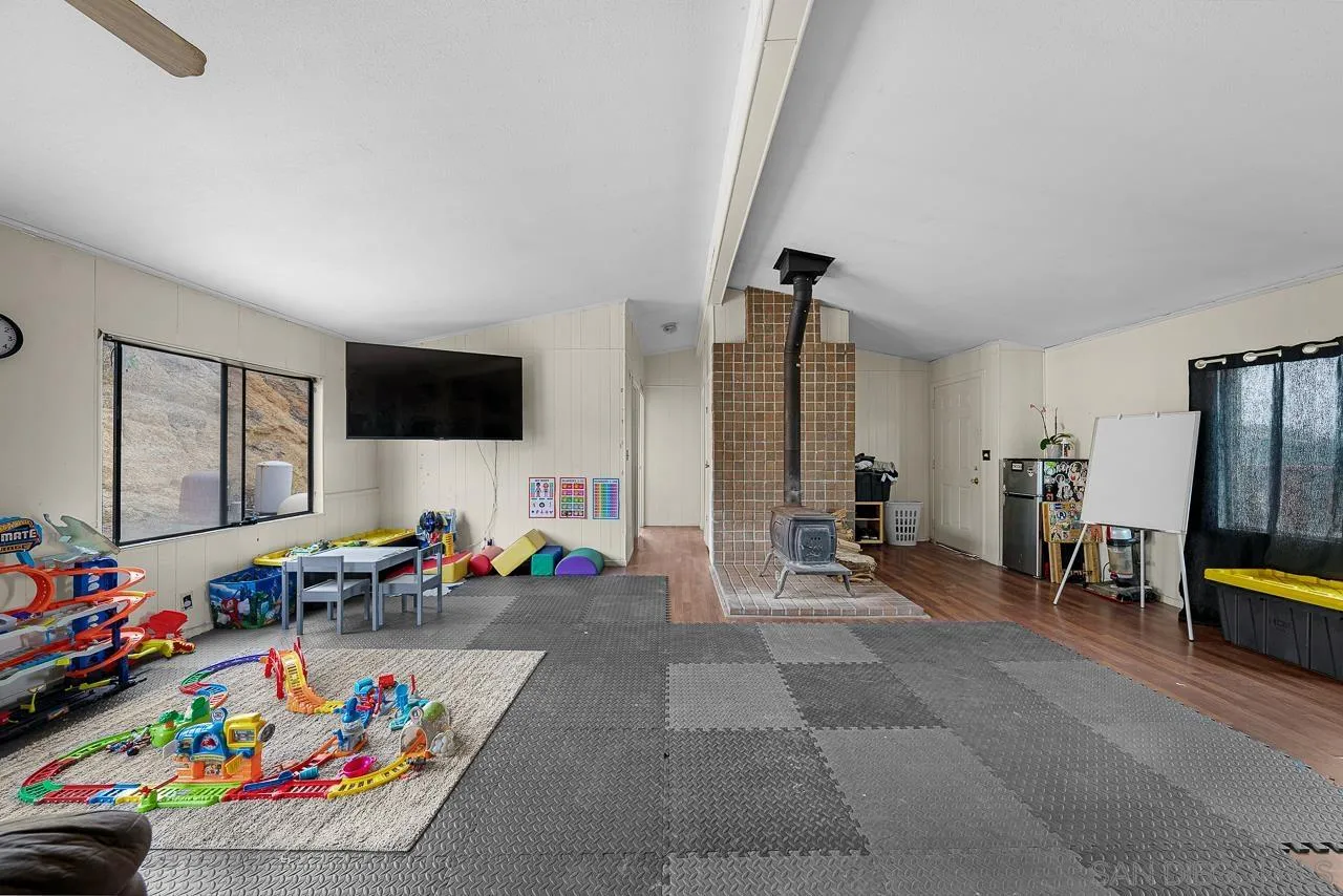 https://cdn.realtyfeed.com/cdn/127/260008243/c70b9230864a618ab62495ea280b9c02.webp