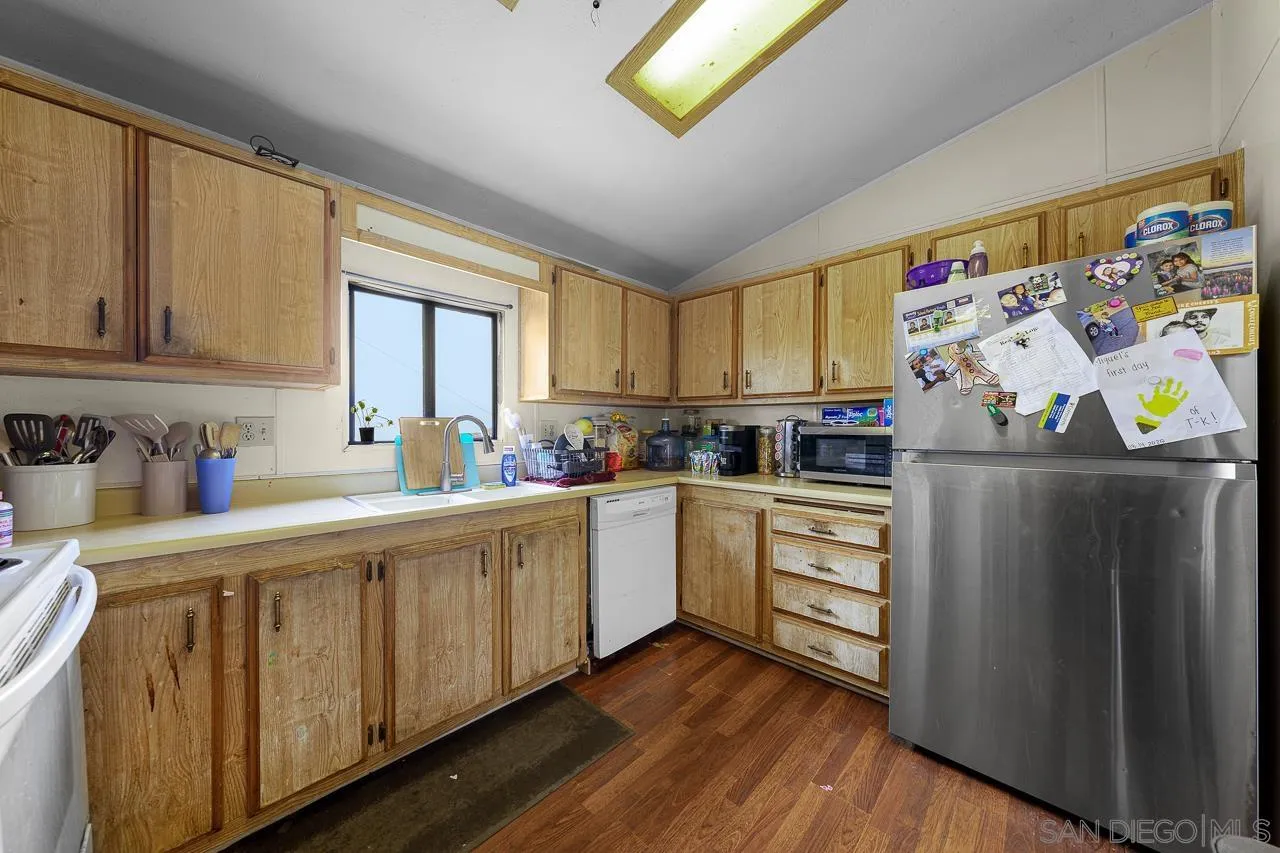 https://cdn.realtyfeed.com/cdn/127/260008243/e37bc635dae5c963223f4b422a49f66b.webp