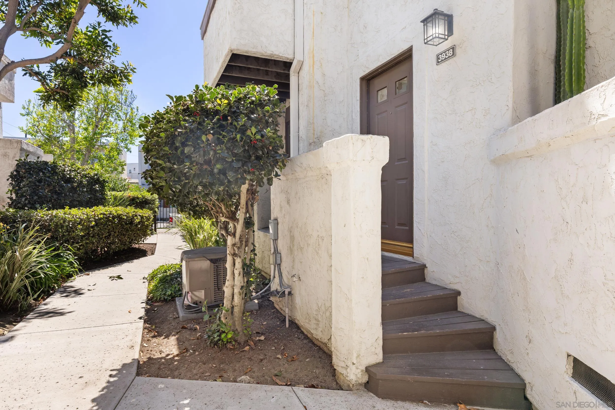 Photo #2: 260008247 Listing: Photo #2