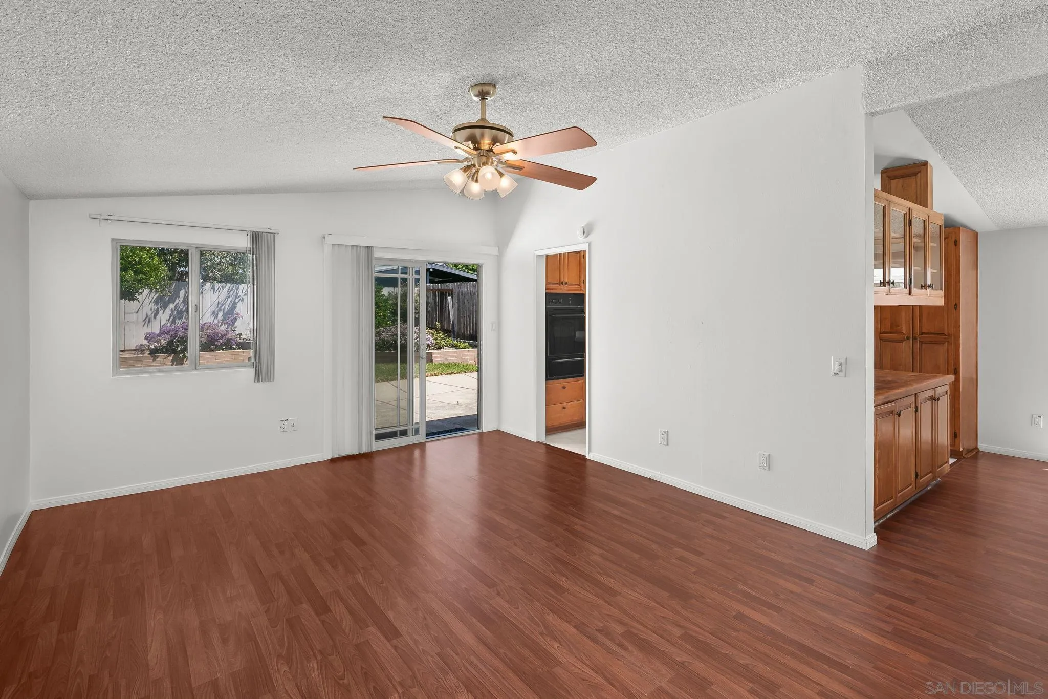 https://cdn.realtyfeed.com/cdn/127/260008248/3709a6a3bda67a42b5915d1c2e40c942.webp