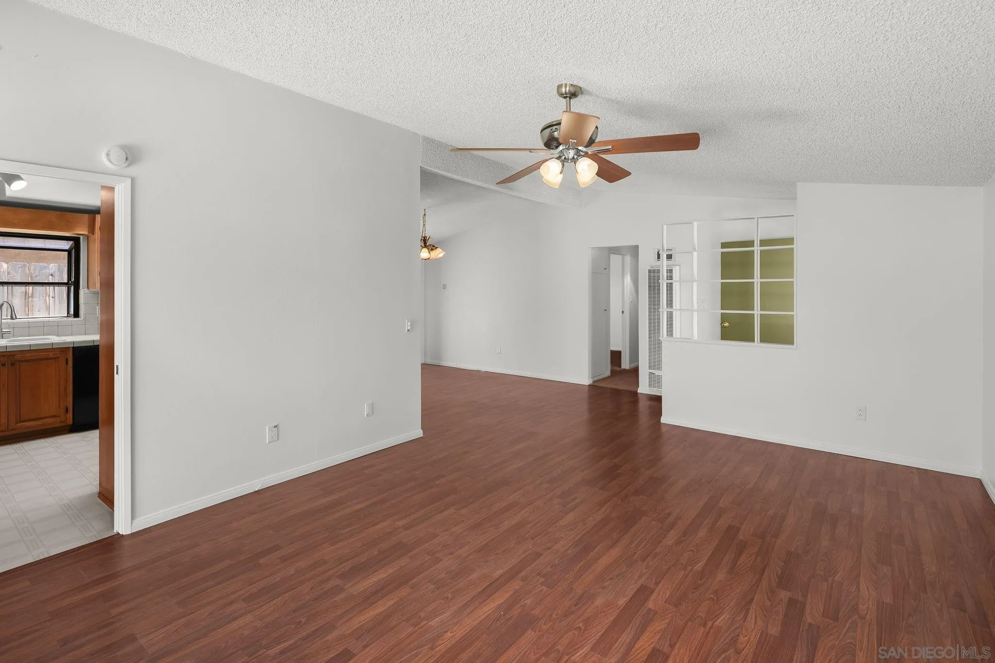 https://cdn.realtyfeed.com/cdn/127/260008248/5d8feea37754bba16ee83318e42daf9c.webp