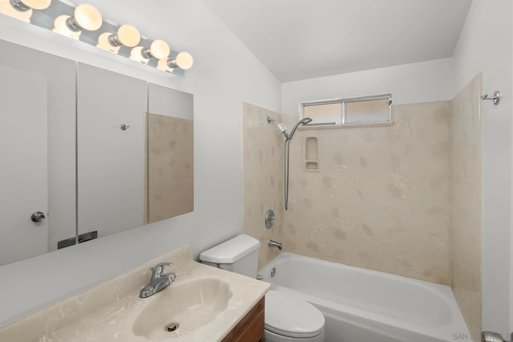 https://cdn.realtyfeed.com/cdn/127/260008248/a8dac880799129e420d7c40f1091f86a.webp