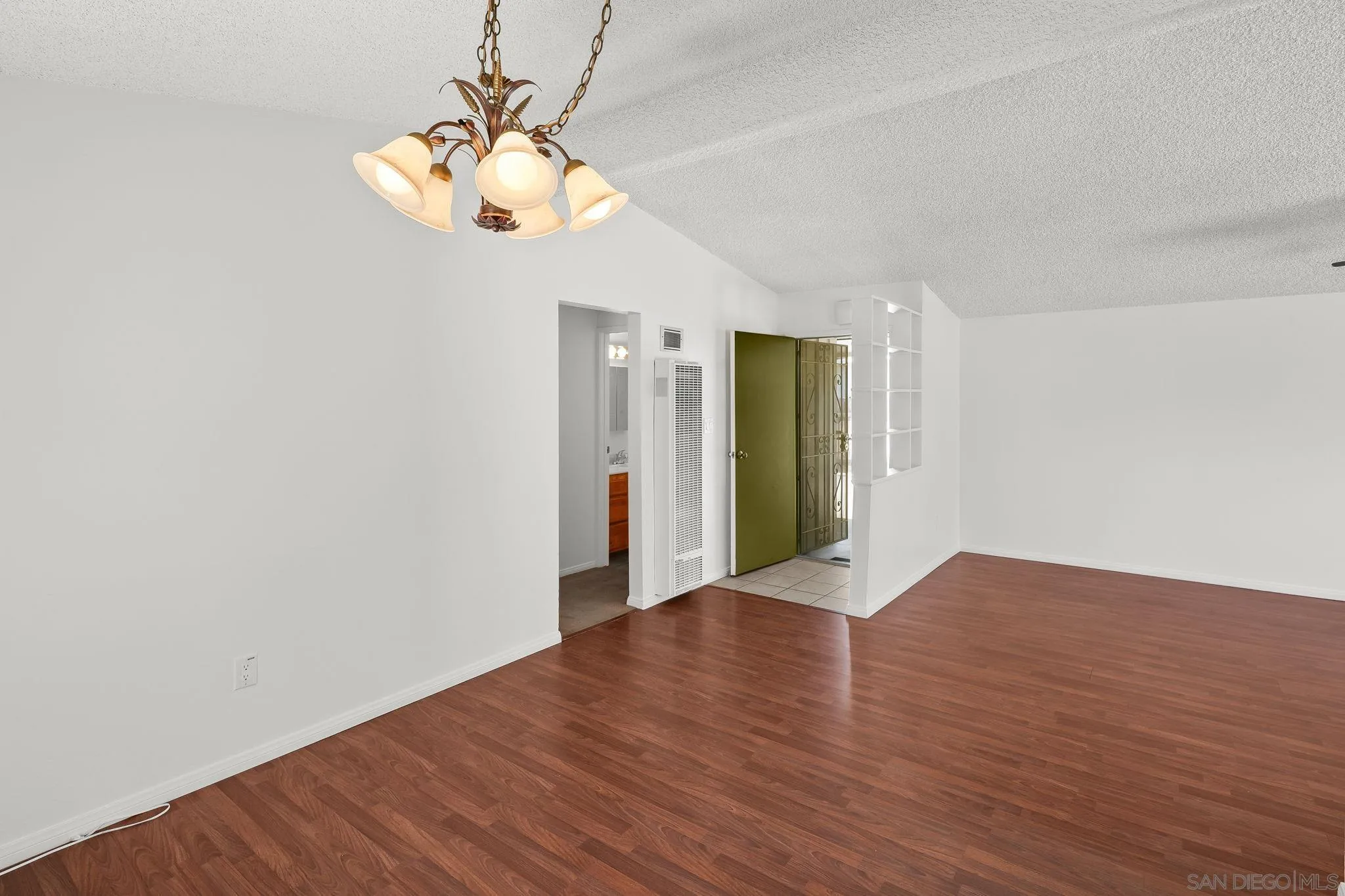 https://cdn.realtyfeed.com/cdn/127/260008248/d3d6f8d730b06a1204258b80aac35d99.webp