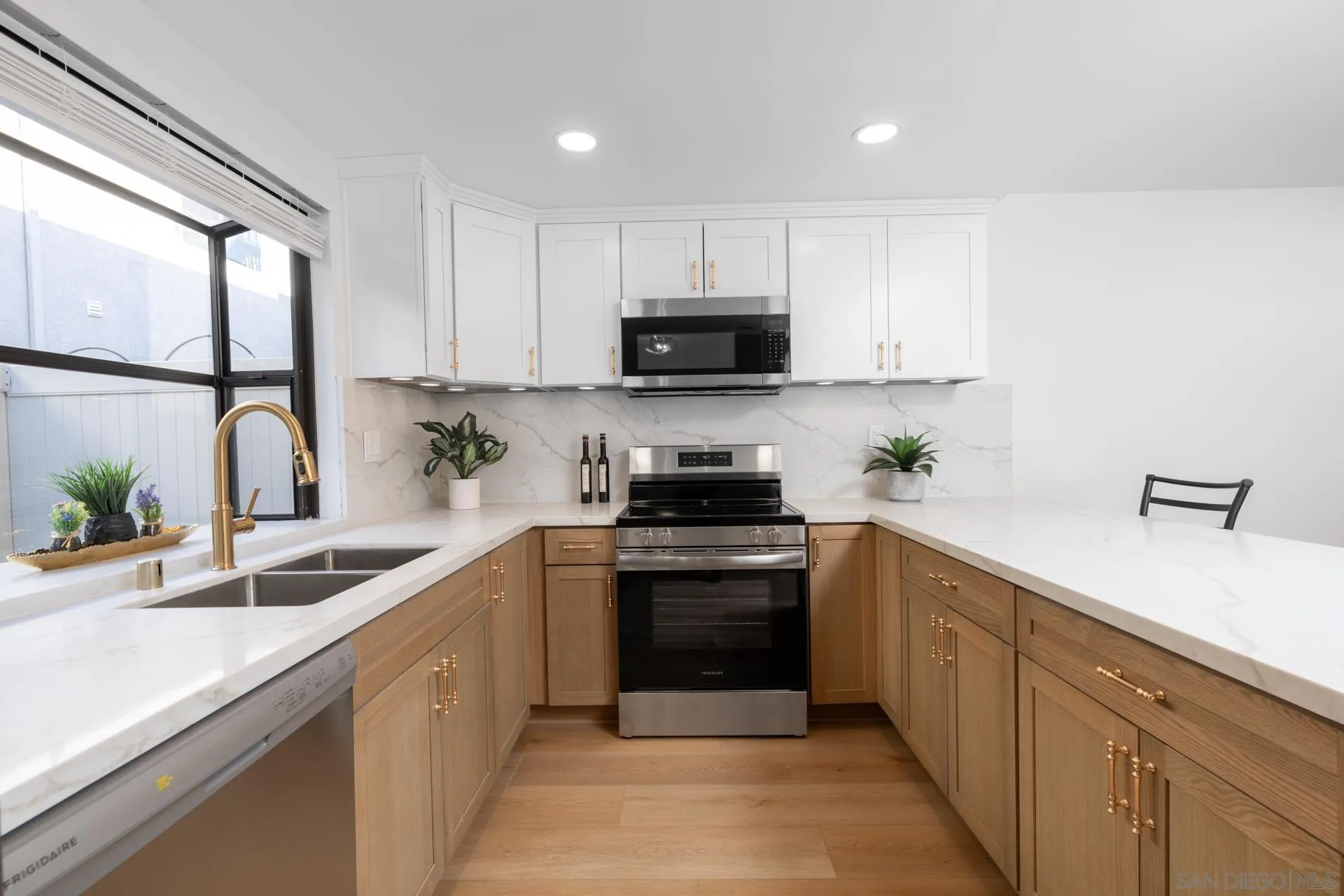 Photo #1: 260008251 Listing: Photo #1