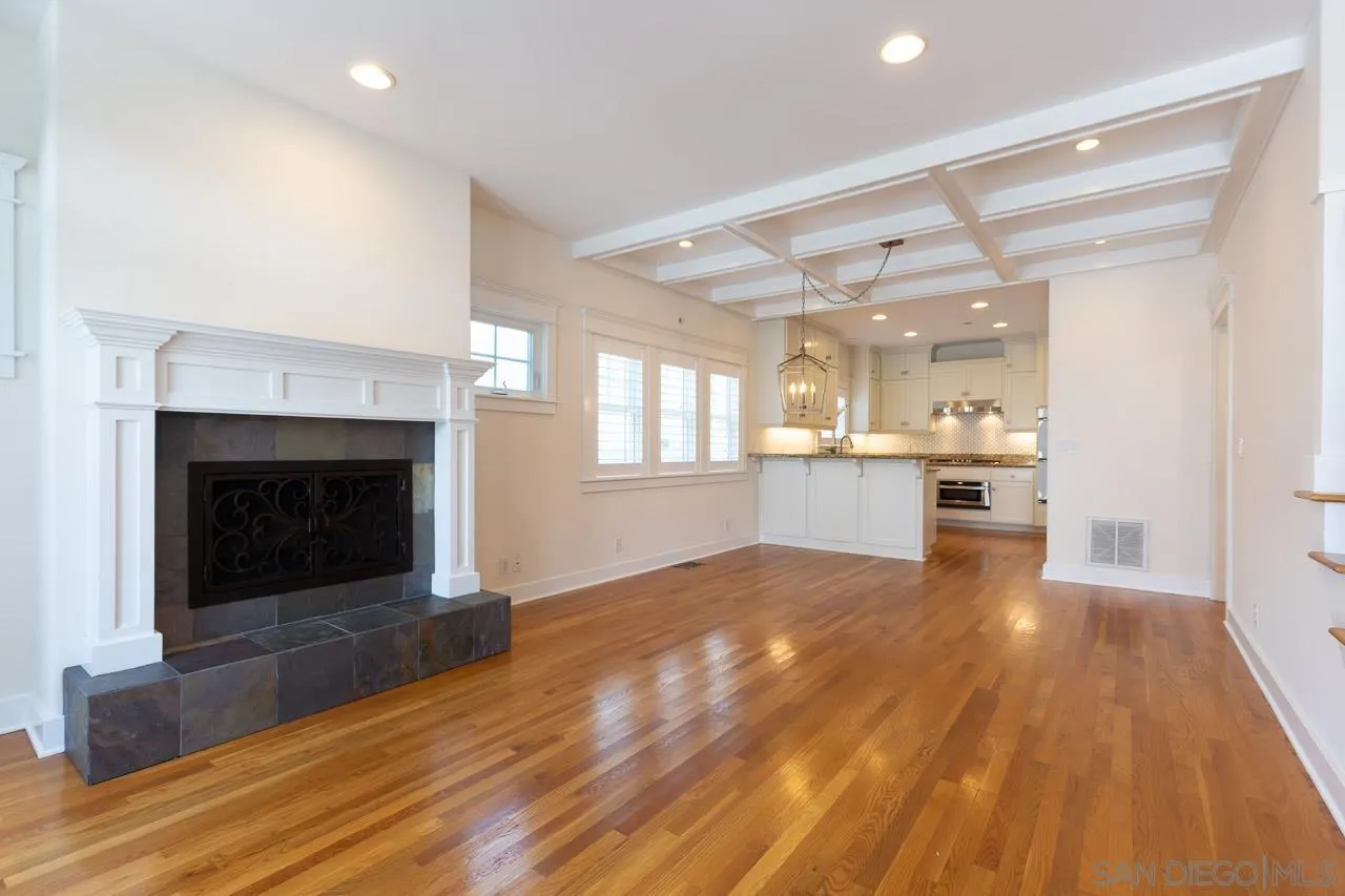 https://cdn.realtyfeed.com/cdn/127/260008252/889a12841f69641125d0ea838c12893b.webp
