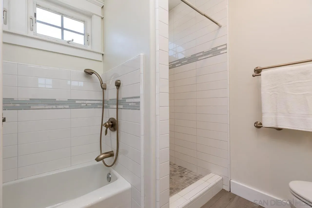 https://cdn.realtyfeed.com/cdn/127/260008252/9aa5f3aad28b244afa54463d5c6d4da2.webp