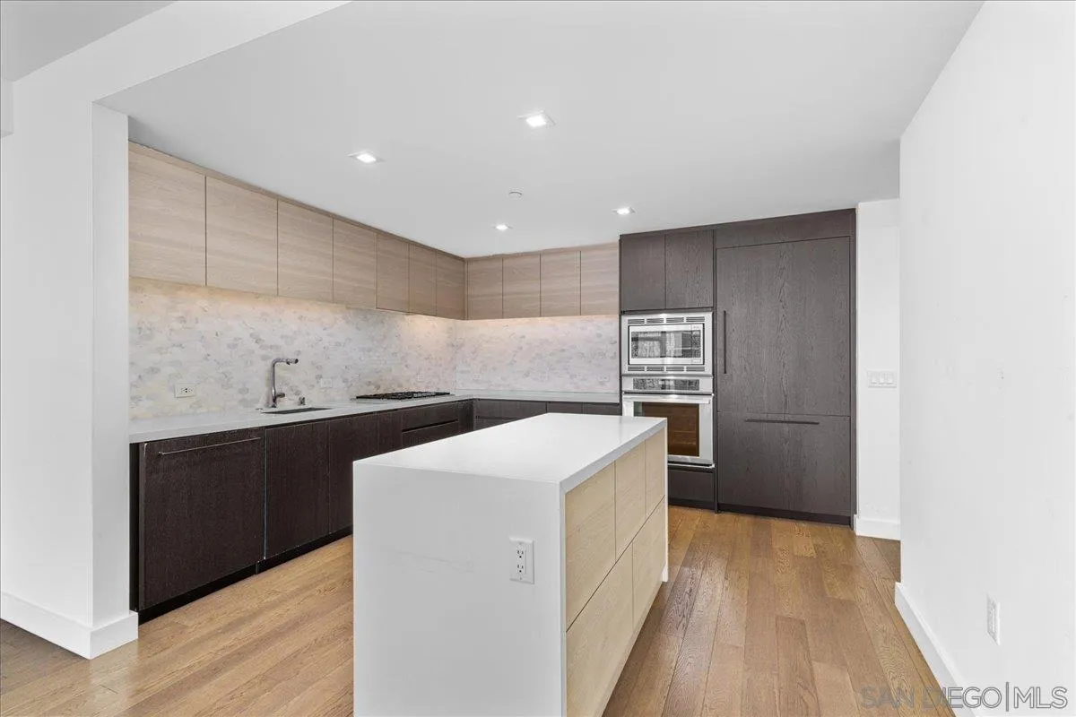 Photo #13: 260008253 Listing: Photo #13