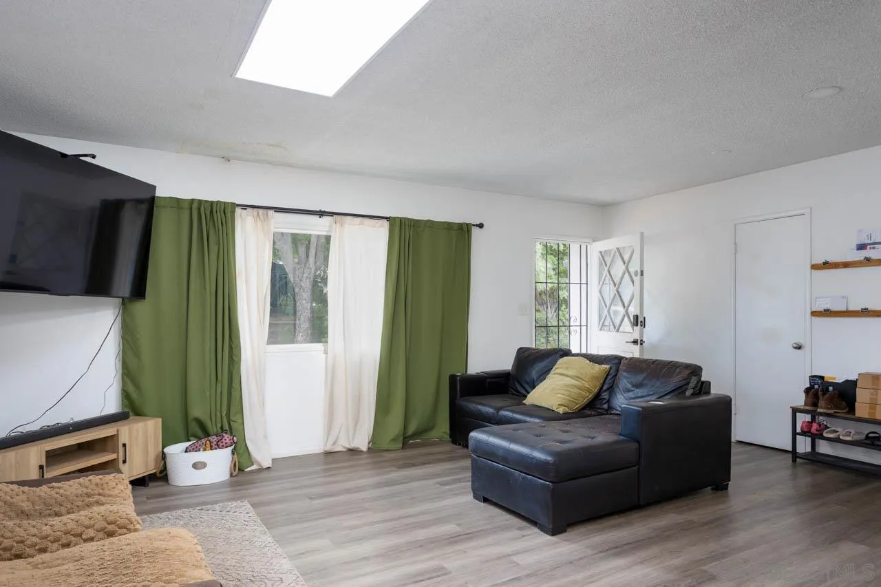 https://cdn.realtyfeed.com/cdn/127/260008258/def375c14557c3ba802bc5069bafb5b7.webp