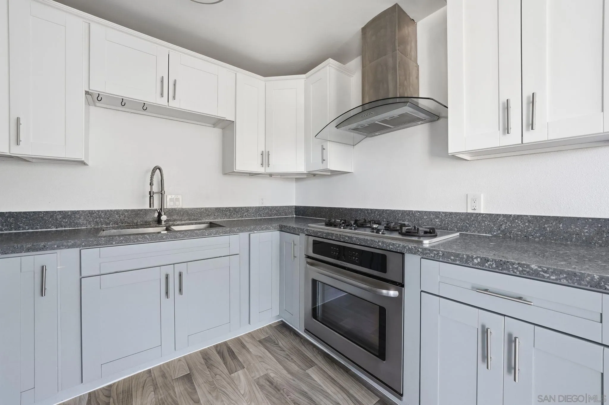 Photo #6: 260008262 Listing: Photo #6