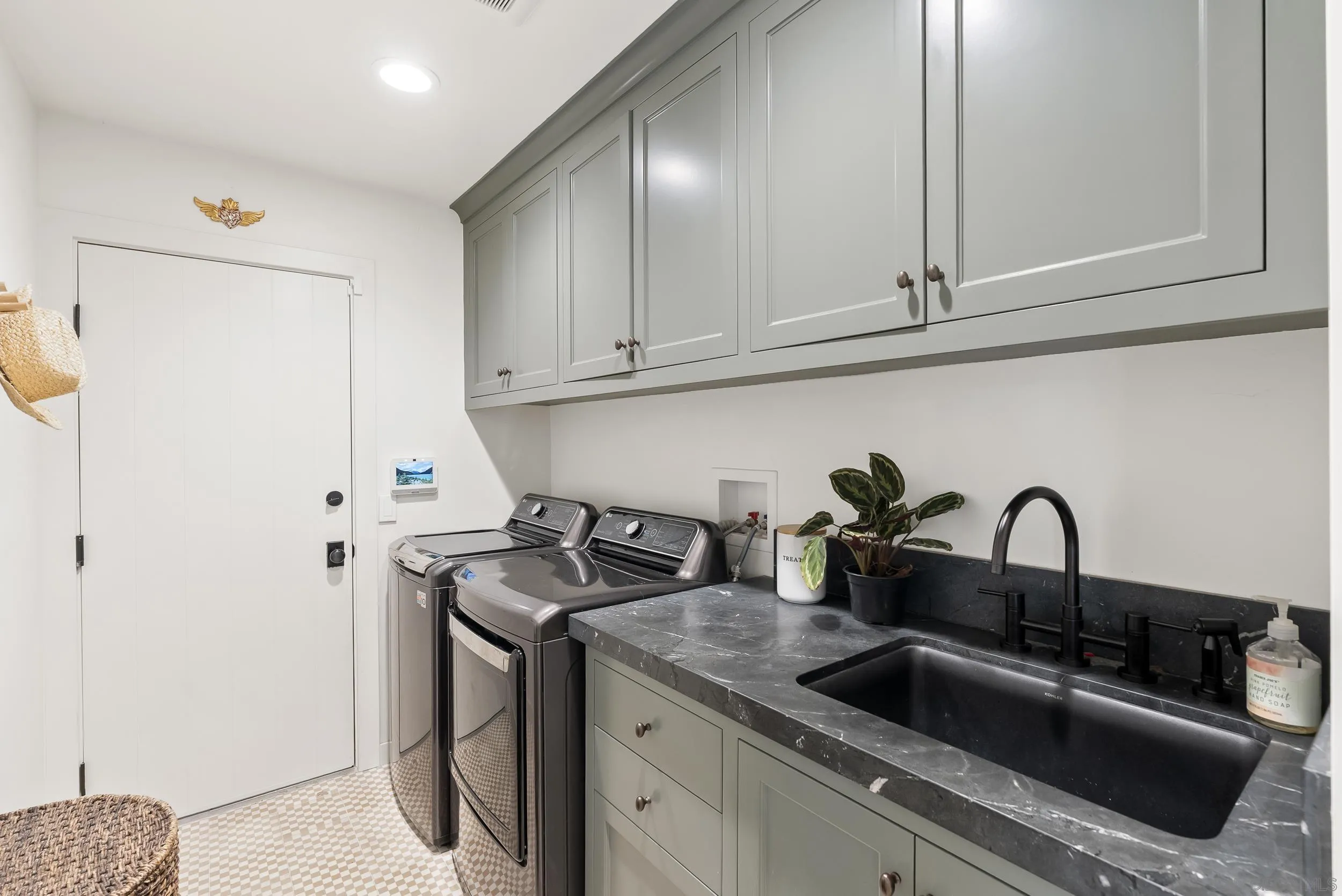 https://cdn.realtyfeed.com/cdn/127/260008263/19c4d015c6a65082d28d5e88e2a9ae11.webp