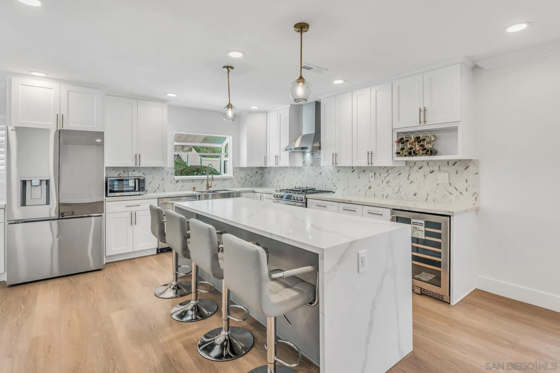 https://cdn.realtyfeed.com/cdn/127/260008266/0d1b540ab3734c5d4201d33169e885e7.webp