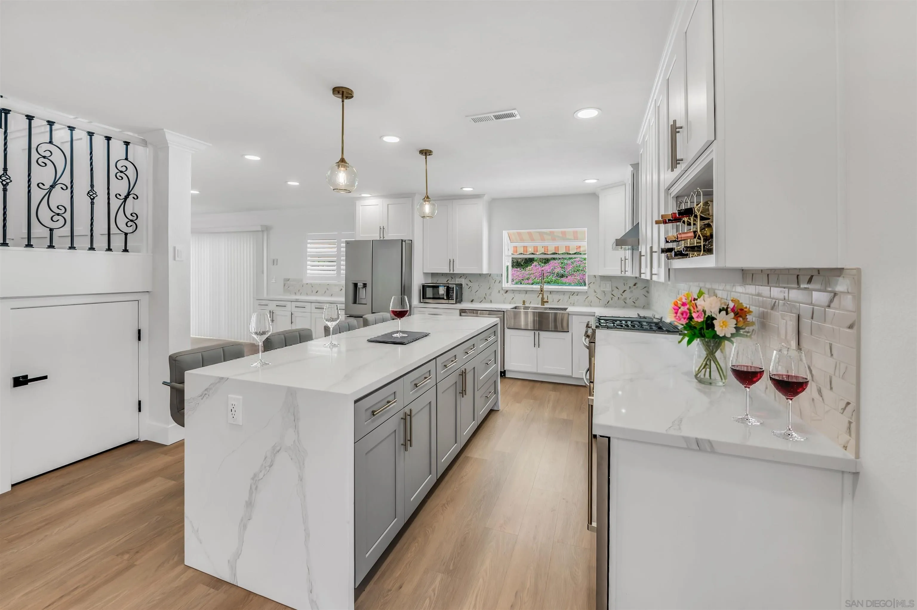 https://cdn.realtyfeed.com/cdn/127/260008266/946ba267e6bd3b174dfdea088a58db64.webp