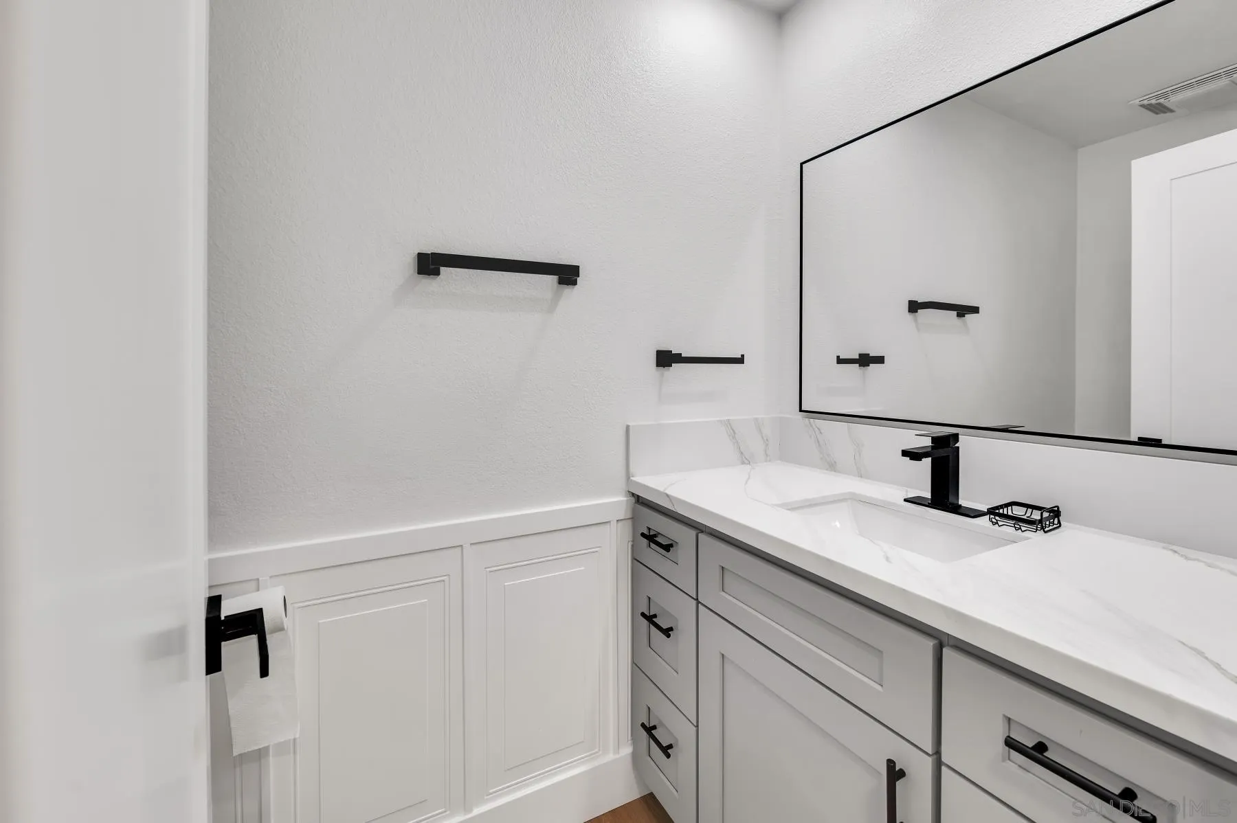 https://cdn.realtyfeed.com/cdn/127/260008266/a87225e258f53253fa69063818aaba37.webp