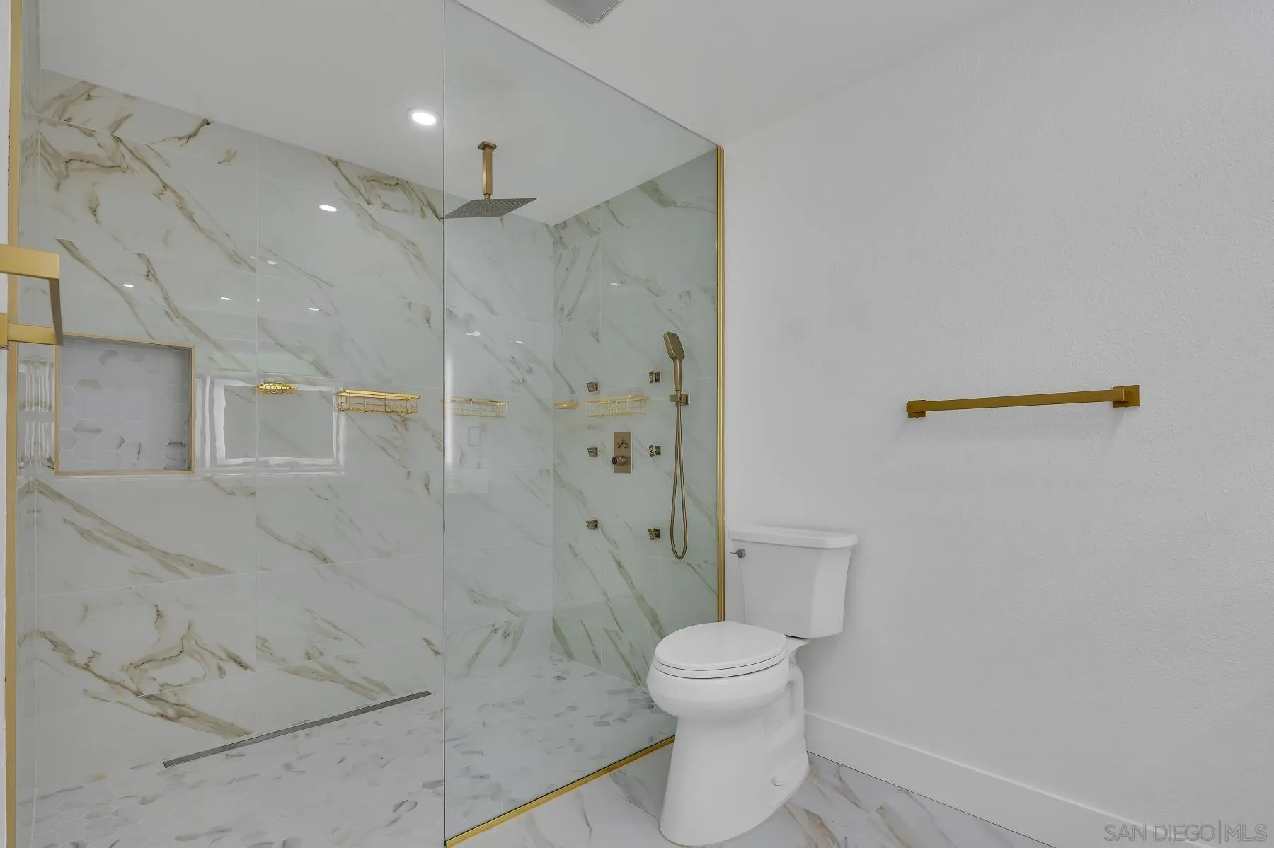 https://cdn.realtyfeed.com/cdn/127/260008266/f0c7514554727192b665852cff3a7112.webp