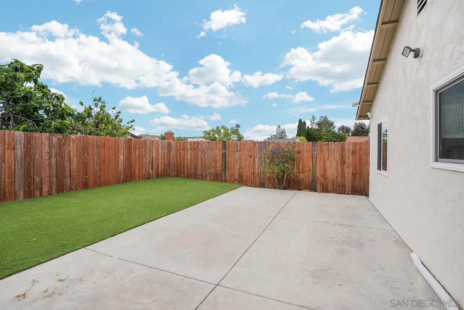 https://cdn.realtyfeed.com/cdn/127/260008271/862613de79ea86ce661216d6436805a4.webp