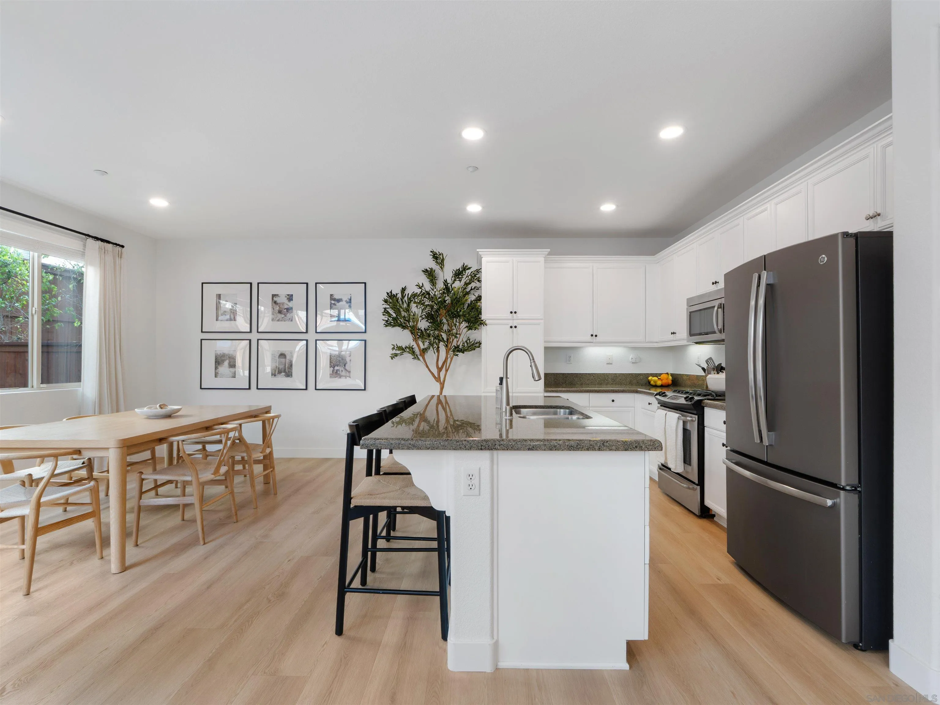 Photo #8: 260008272 Listing: Photo #8