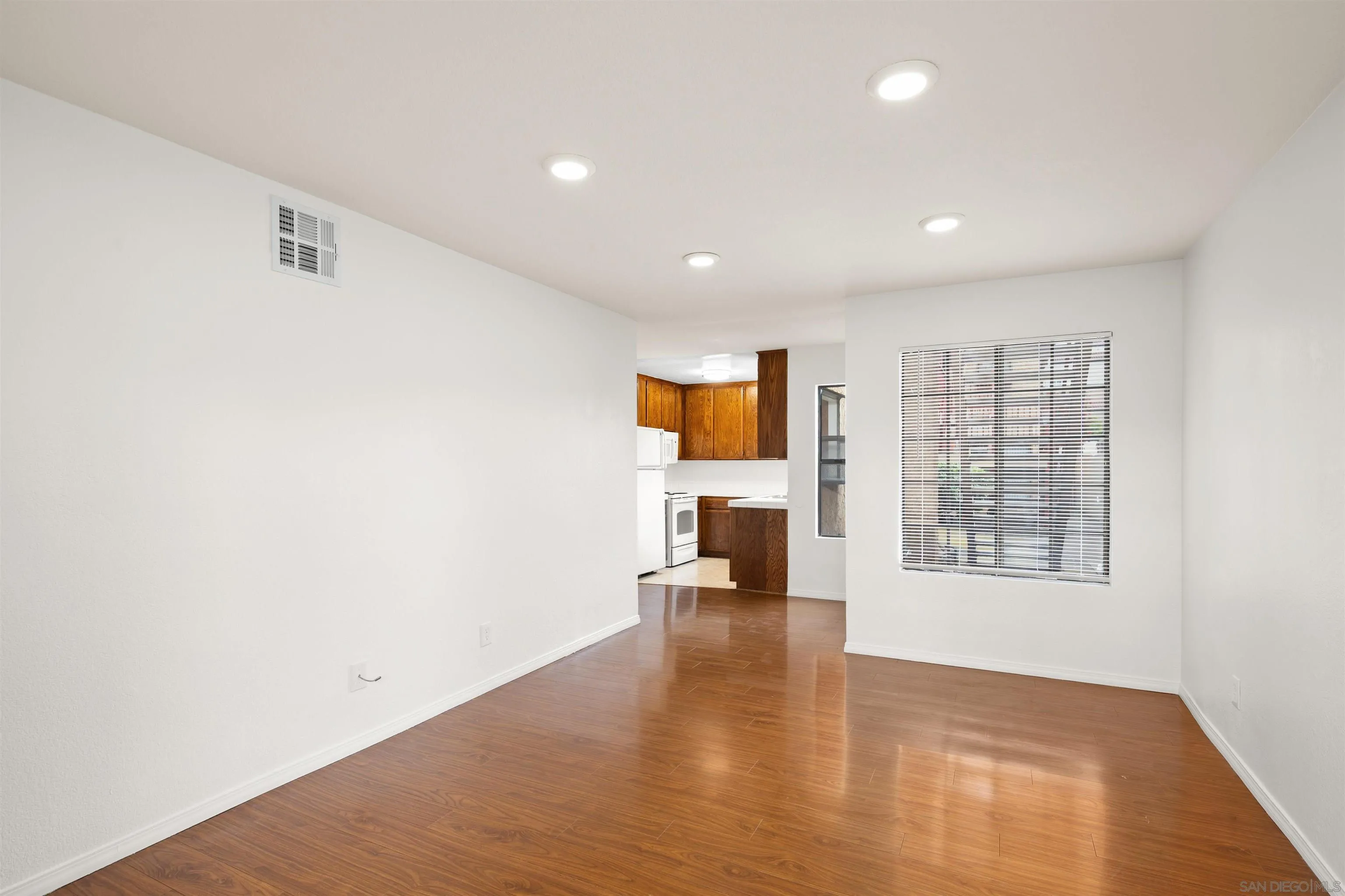 Photo #14: 260008274 Listing: Photo #14