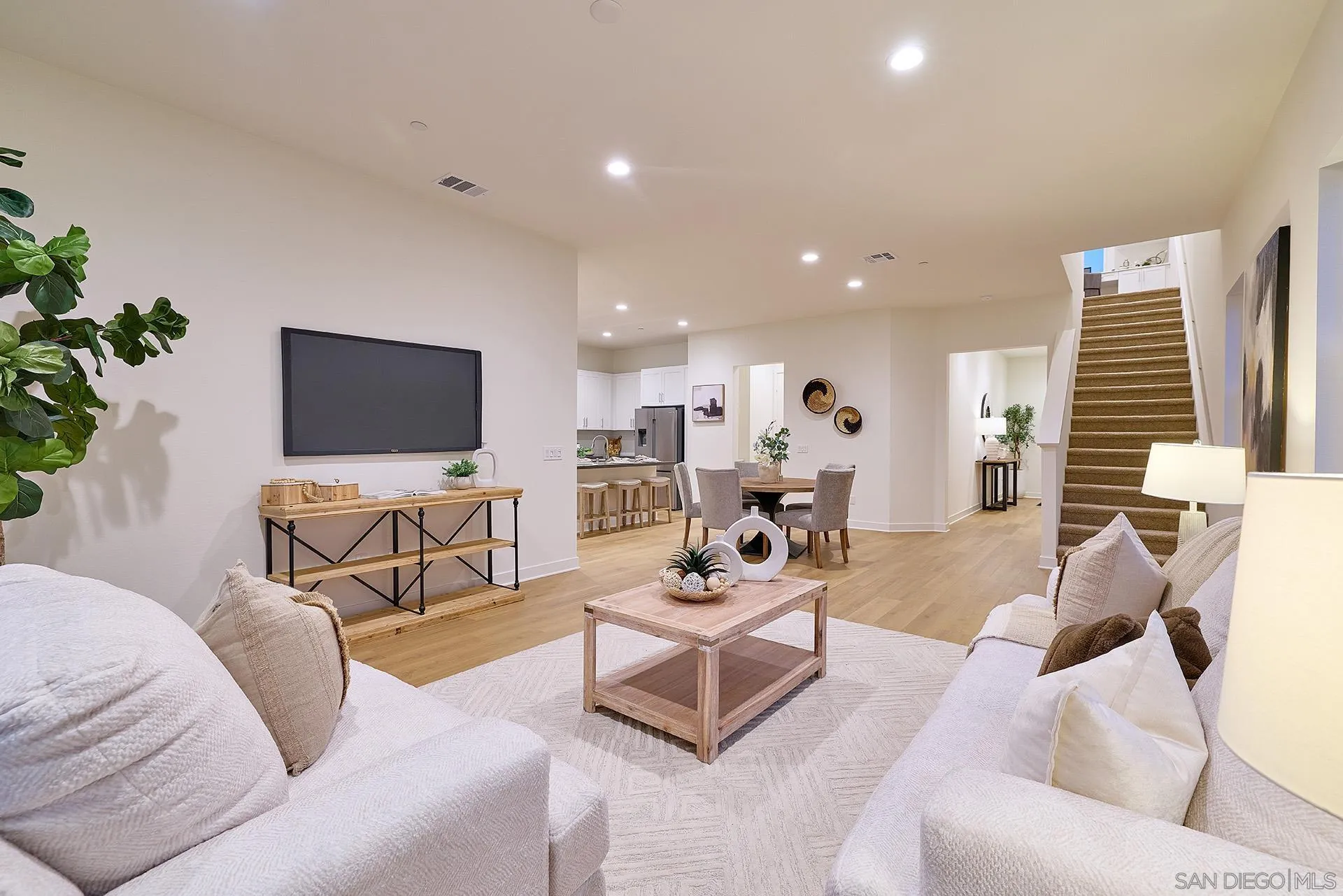 Vista, CA 92081