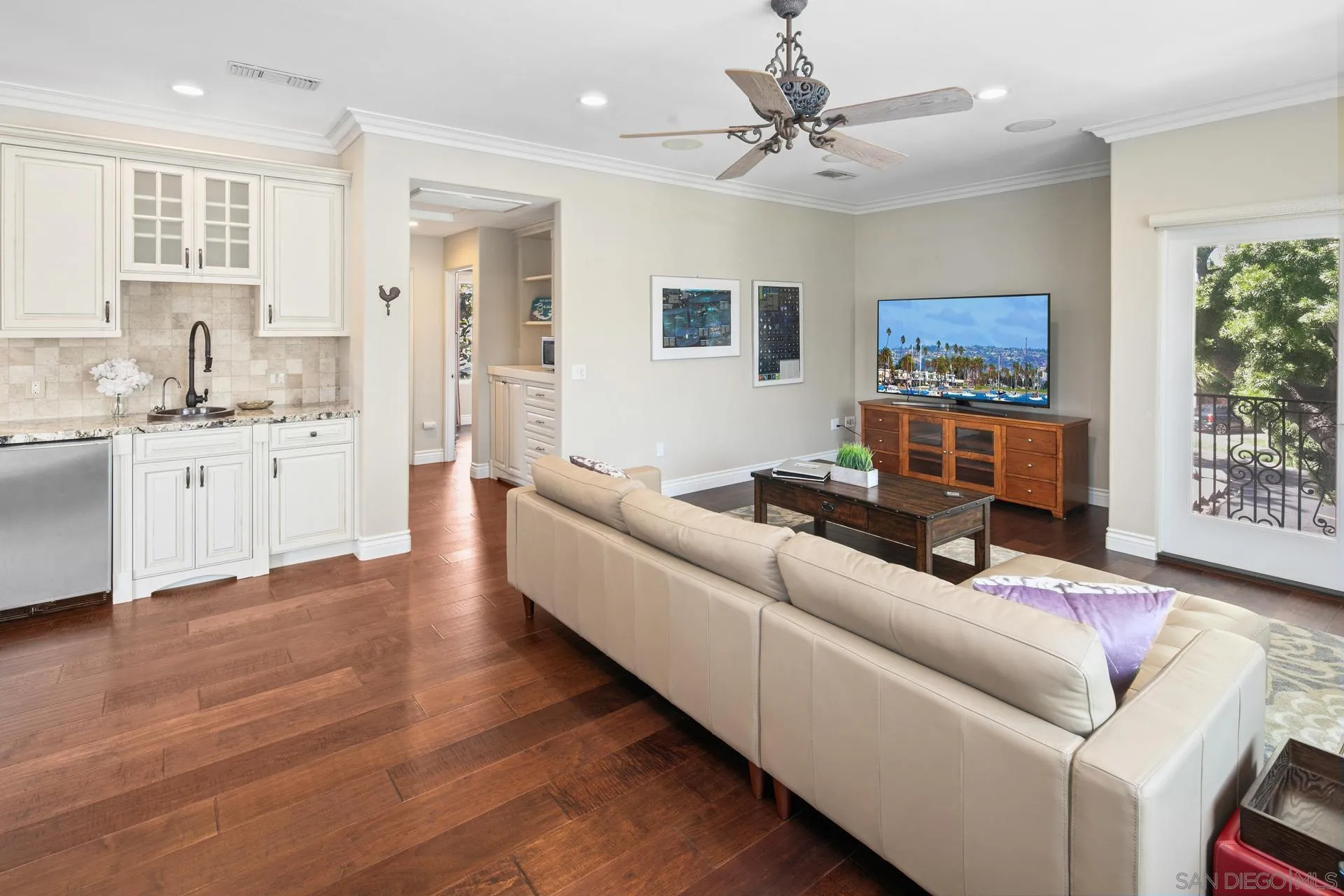 https://cdn.realtyfeed.com/cdn/127/260008287/92271fe1fa0024aa7dd5b8b446f217a3.webp