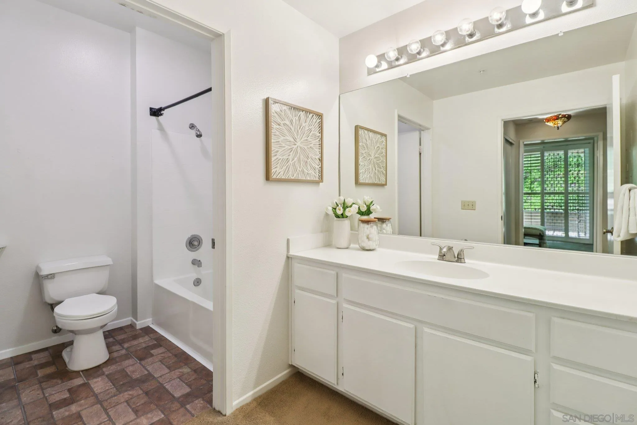https://cdn.realtyfeed.com/cdn/127/260008290/67a695a7f1e82473587599ad36528868.webp
