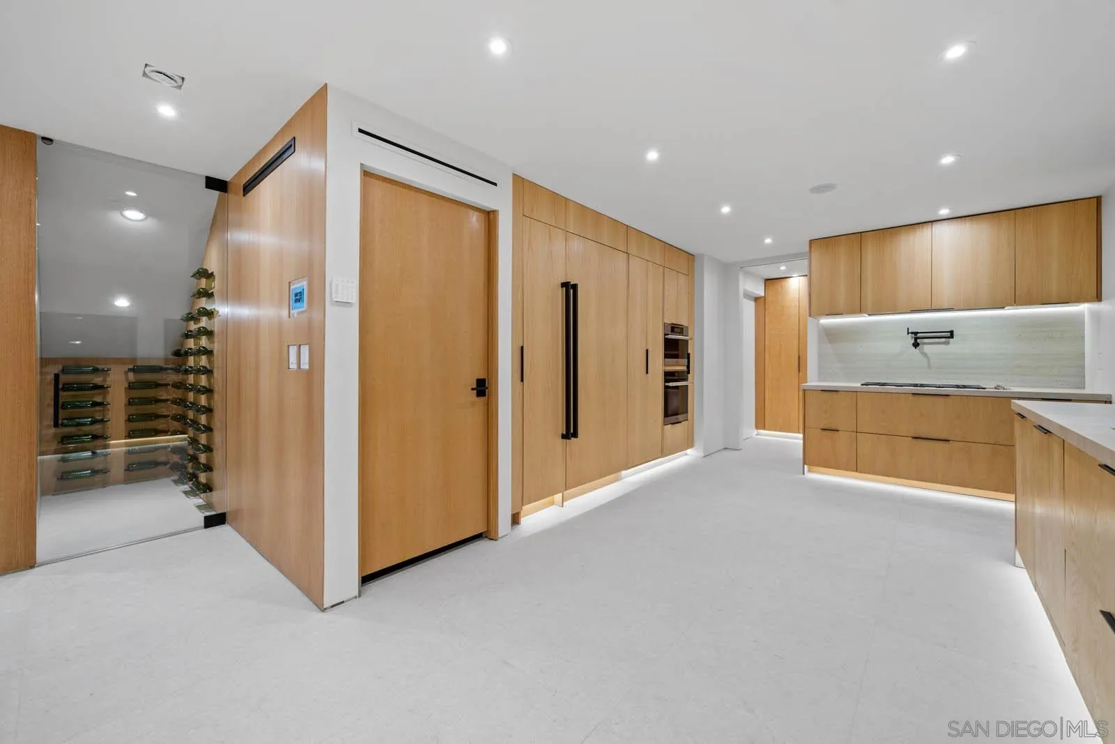 https://cdn.realtyfeed.com/cdn/127/260008294/4c5c47d98ed8eb130263f85f1c7954d0.webp