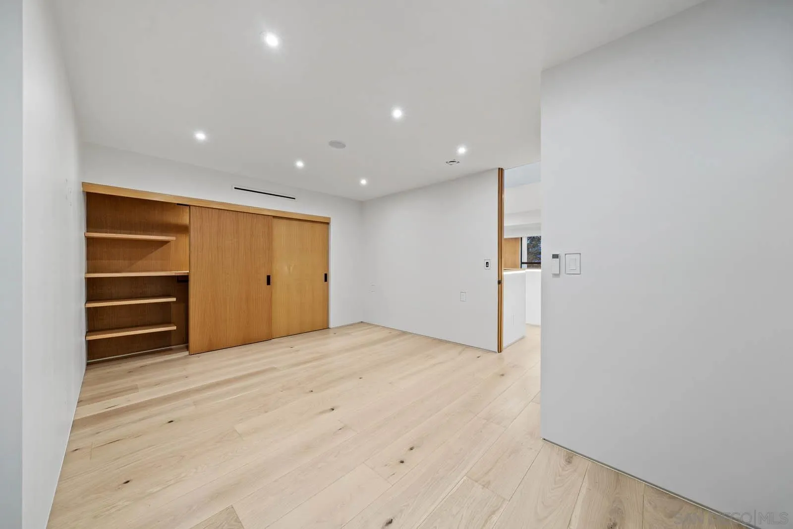 https://cdn.realtyfeed.com/cdn/127/260008294/79f7a974a5e92e866a61b692c24d00dc.webp