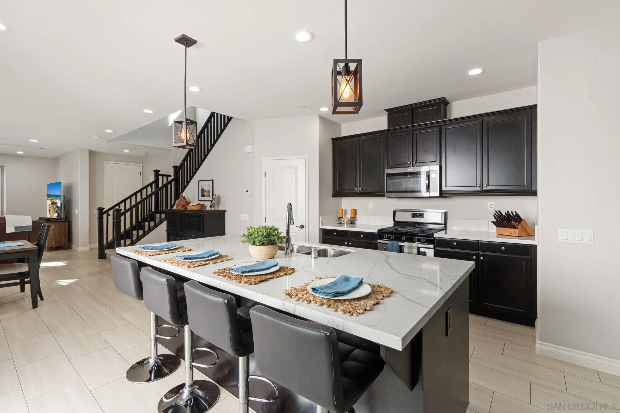https://cdn.realtyfeed.com/cdn/127/260008295/7c278c289f3928bb432b0df156a87881.webp