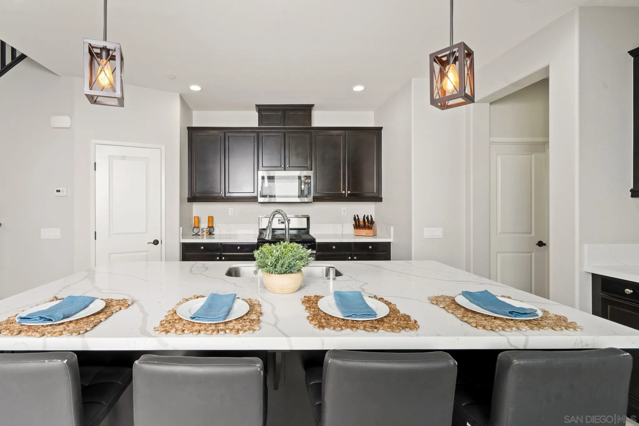 https://cdn.realtyfeed.com/cdn/127/260008295/d0c605da18c010986b04b839d1314405.webp