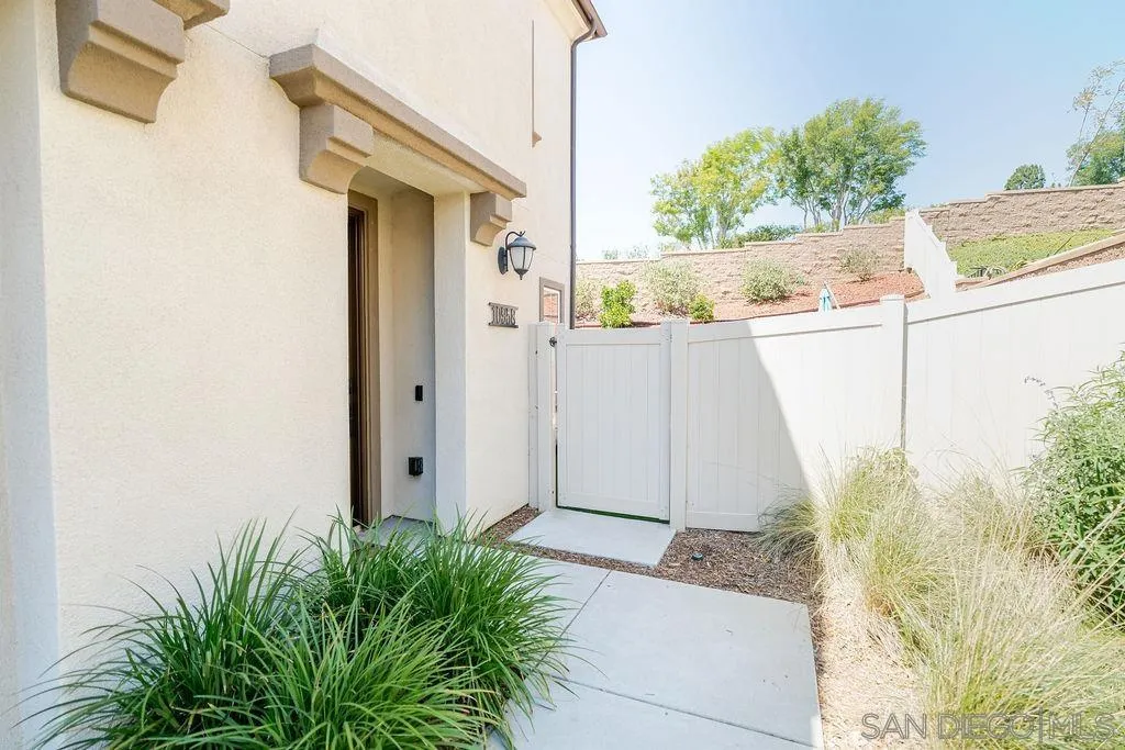 Photo #4: 260008297 Listing: Photo #4