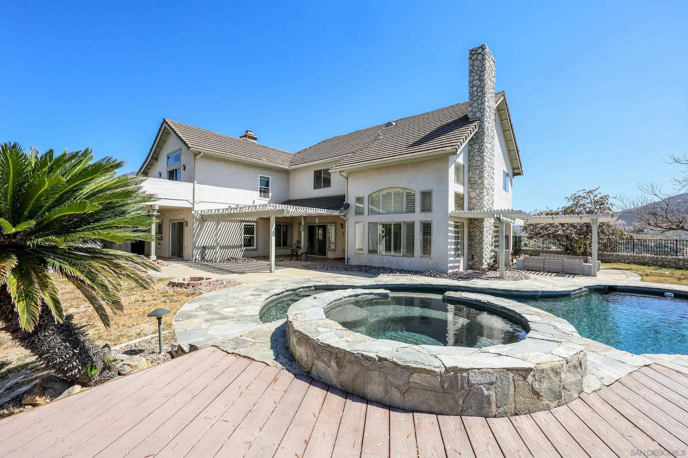 https://cdn.realtyfeed.com/cdn/127/260008299/cc1c5214bdc7348bd914141770b79378.webp