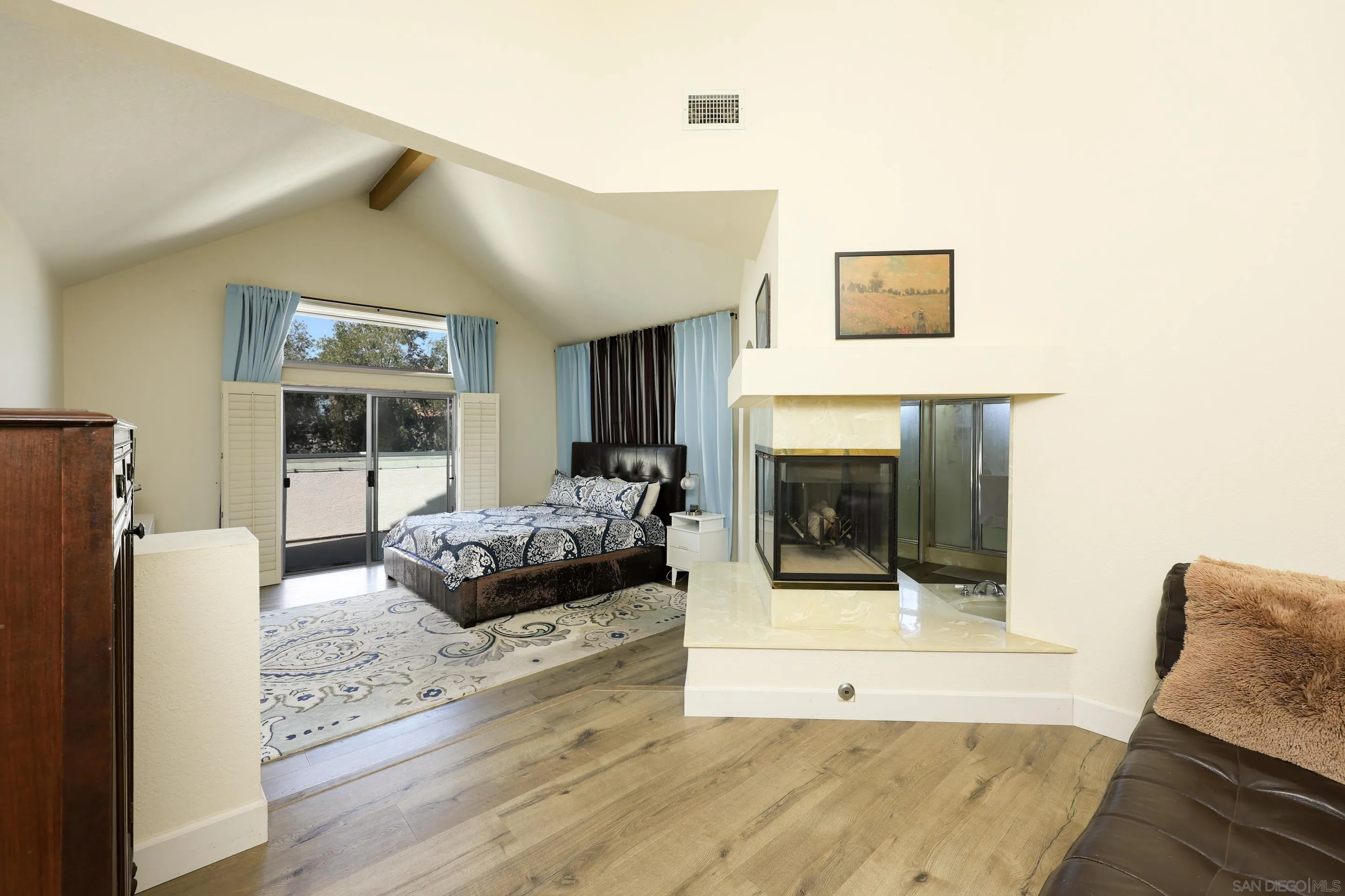 https://cdn.realtyfeed.com/cdn/127/260008299/fe7c03938e0eaf7a9ae6710eaaa7f513.webp