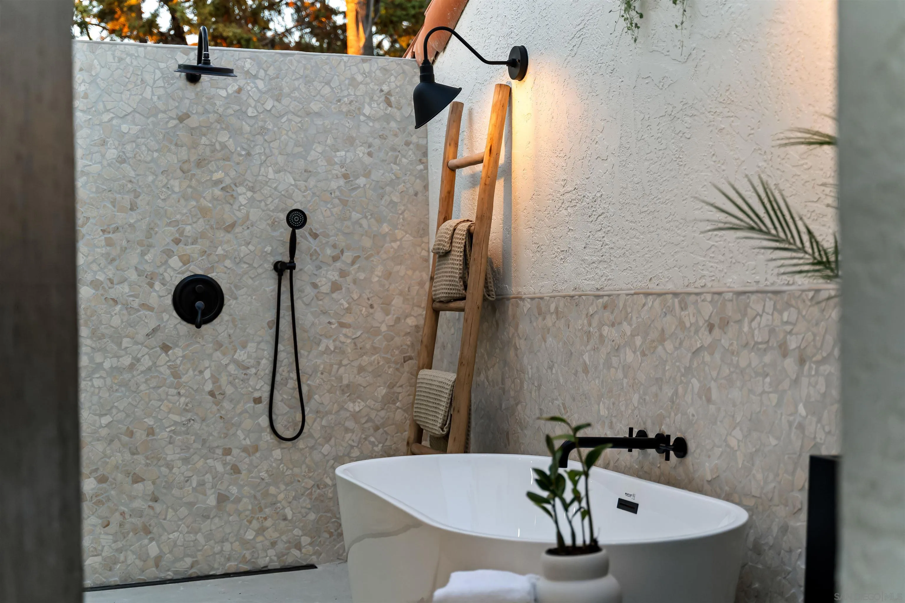 https://cdn.realtyfeed.com/cdn/127/2600083/7b94455a808506d367c158c63d10d249.webp