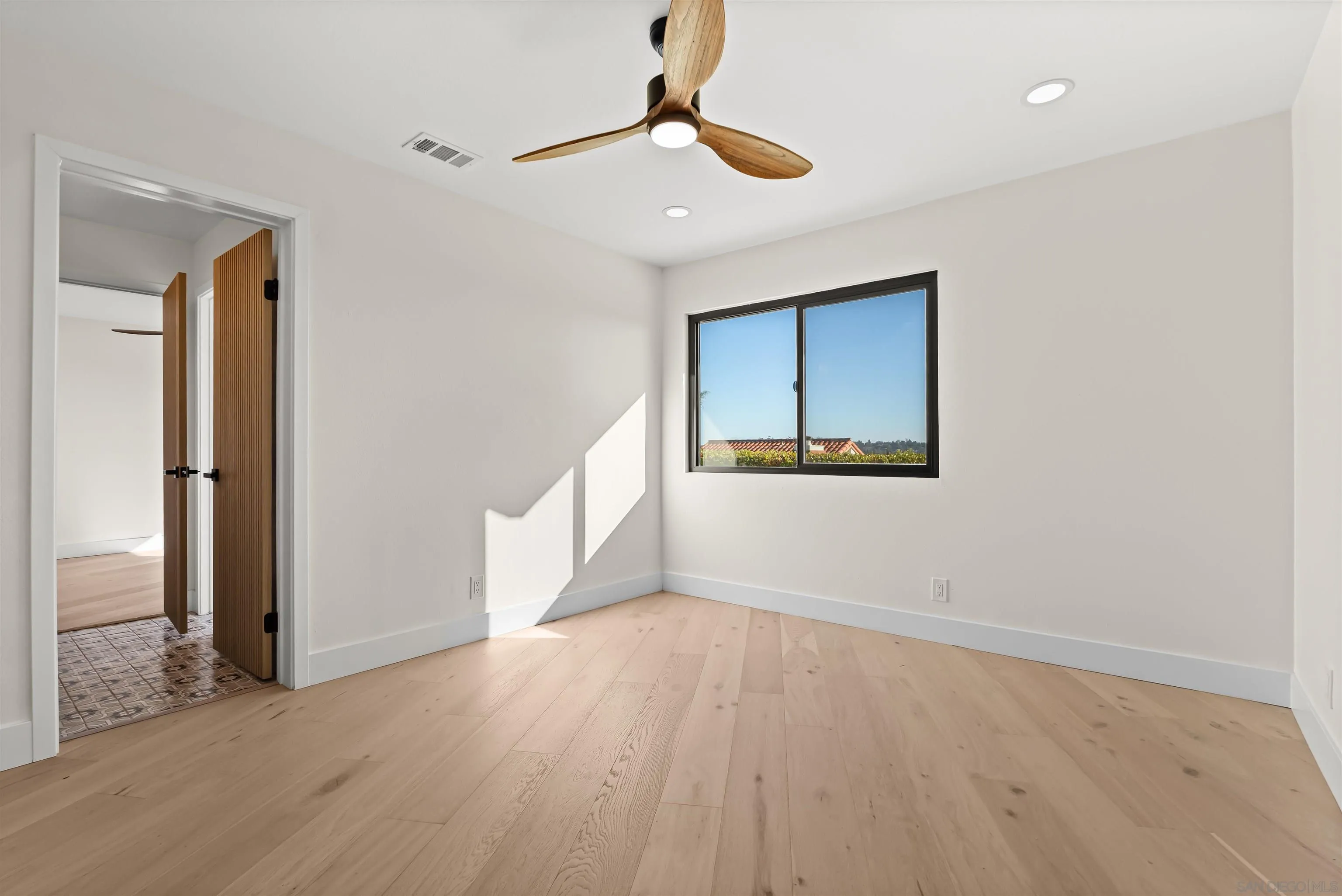 https://cdn.realtyfeed.com/cdn/127/2600083/f901c0035b714a439c1e0a78810314aa.webp
