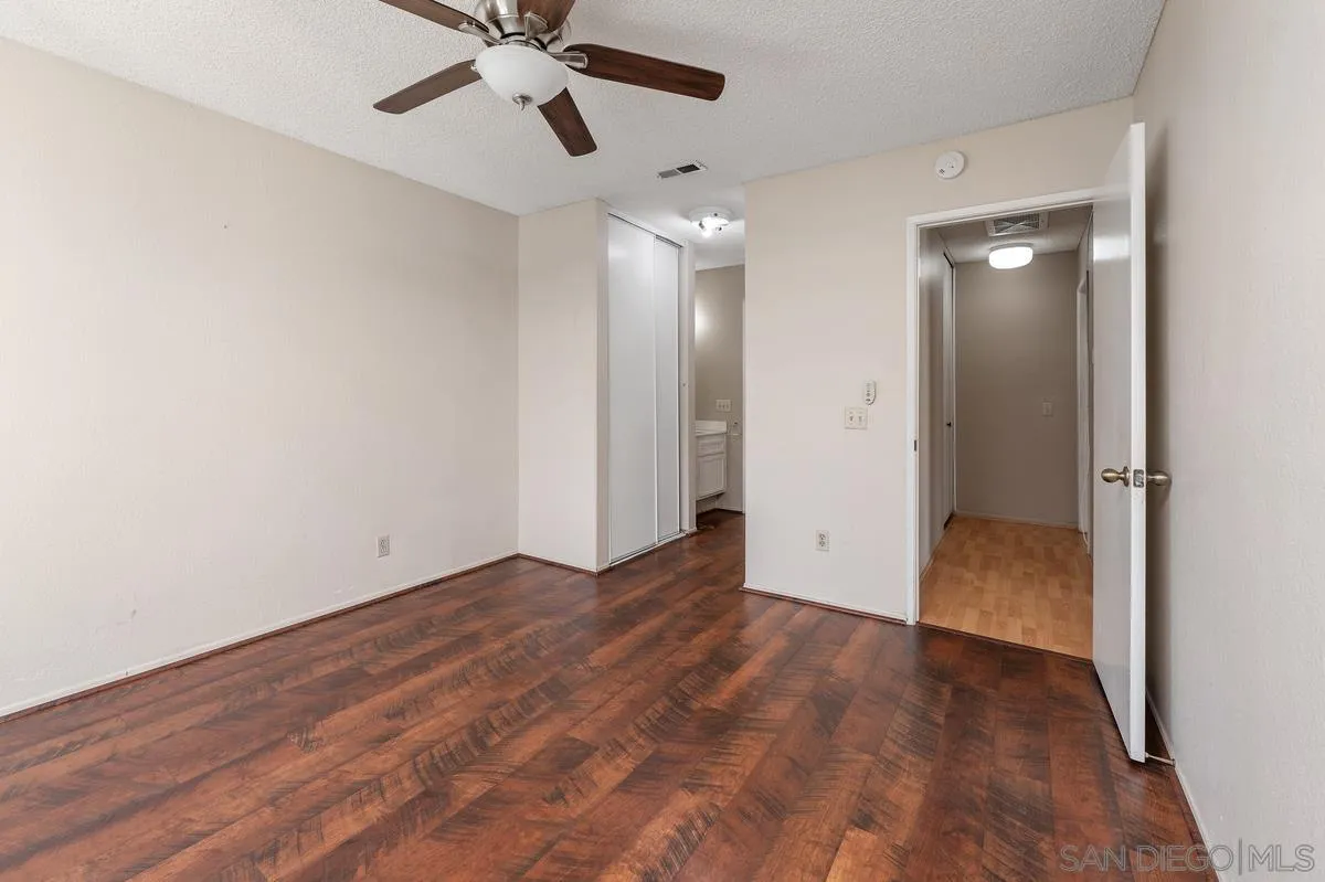 Photo #12: 260008300 Listing: Photo #12