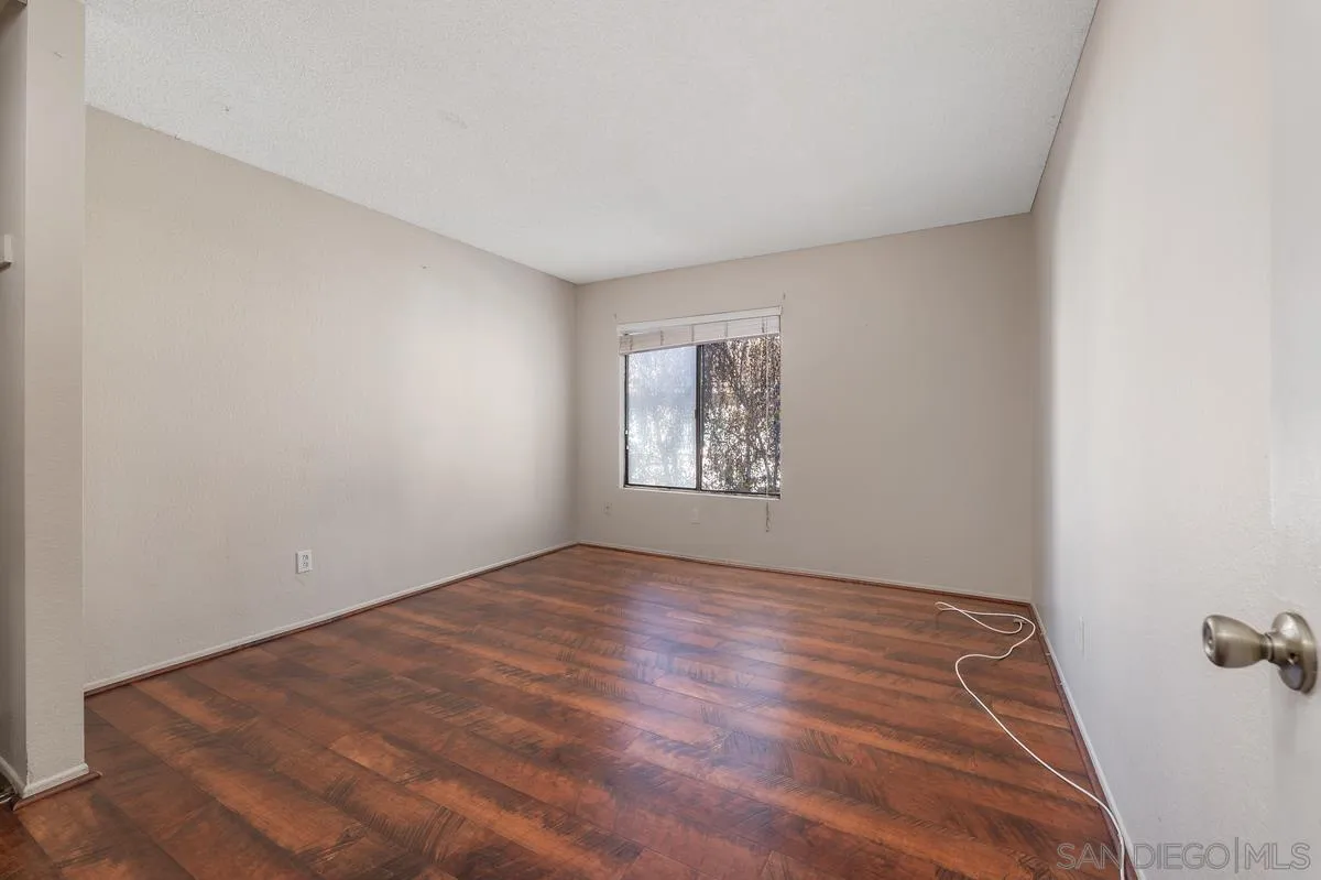 Photo #11: 260008300 Listing: Photo #11