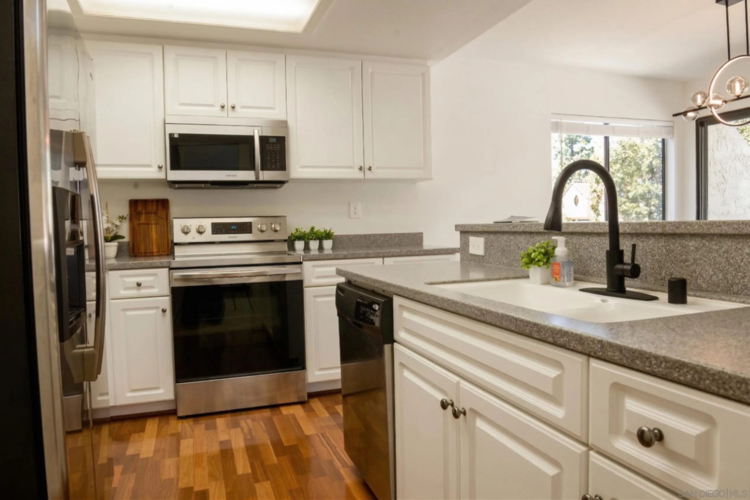 Photo #5: 260008304 Listing: Photo #5