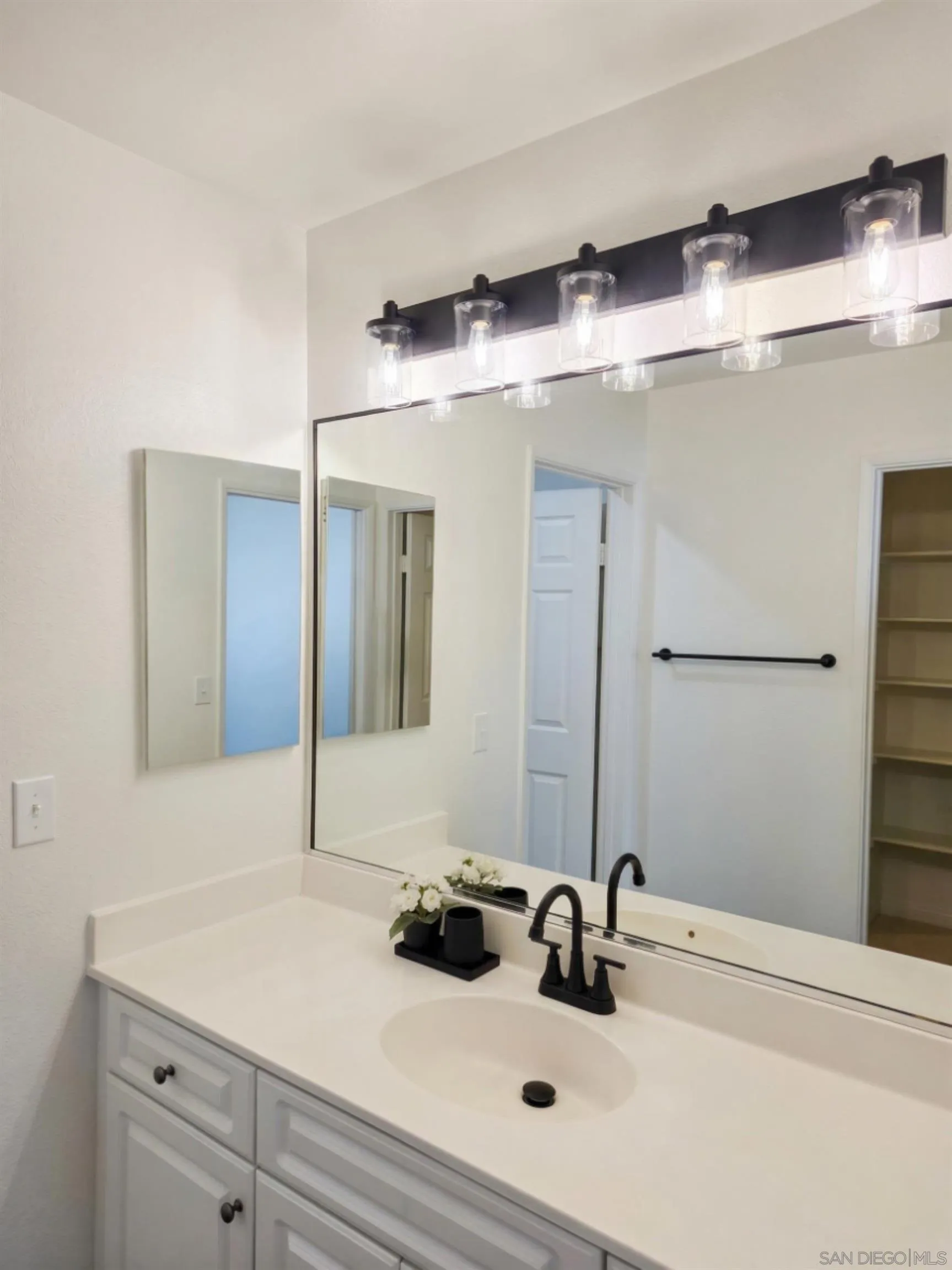 Photo #13: 260008304 Listing: Photo #13
