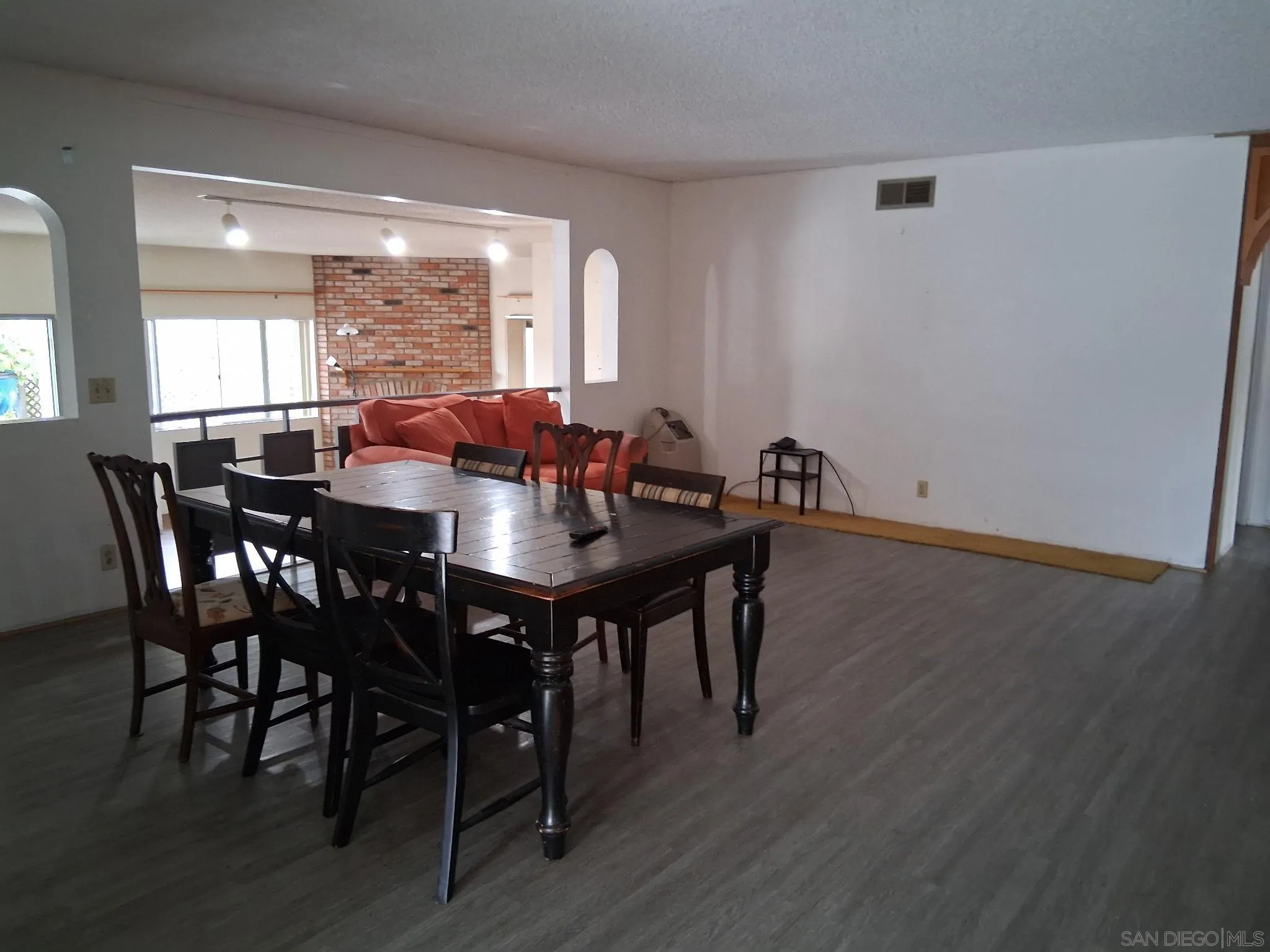 https://cdn.realtyfeed.com/cdn/127/260008308/64445a1c5560a9112009343196728c3c.webp