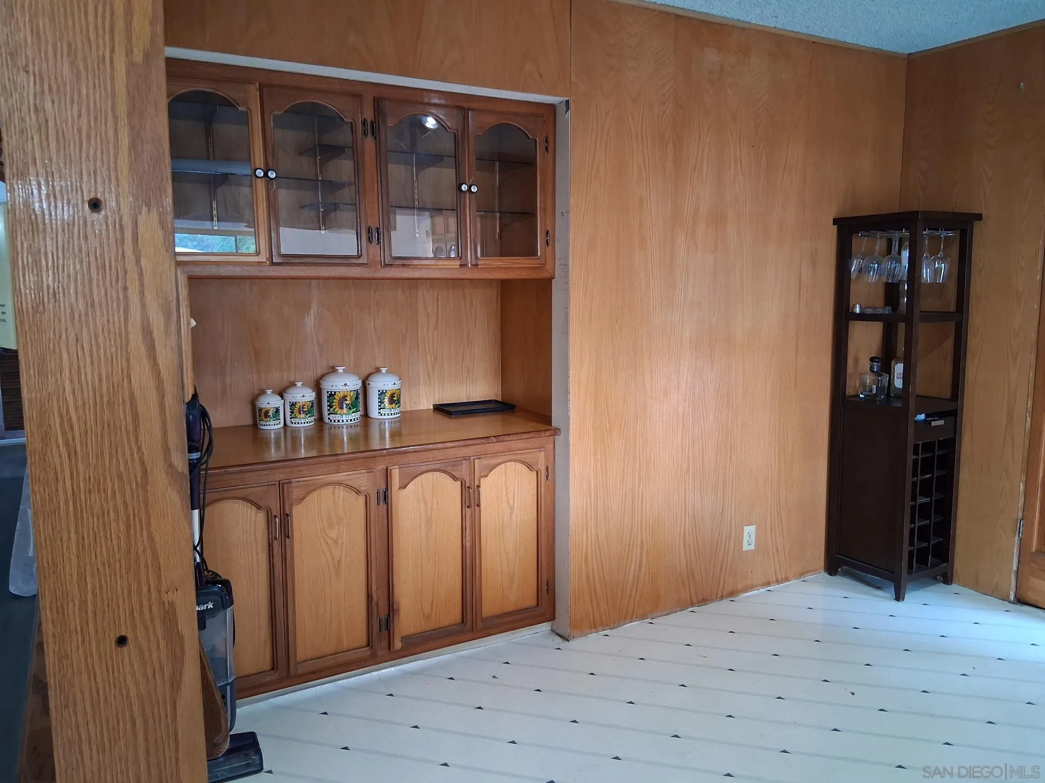 https://cdn.realtyfeed.com/cdn/127/260008308/982d67a677d2364f78d444d511a384c9.webp
