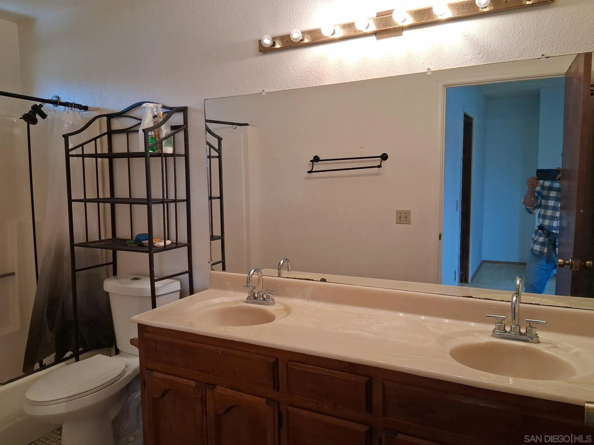 https://cdn.realtyfeed.com/cdn/127/260008308/dc78a10da146f60898f53d0d48255c44.webp