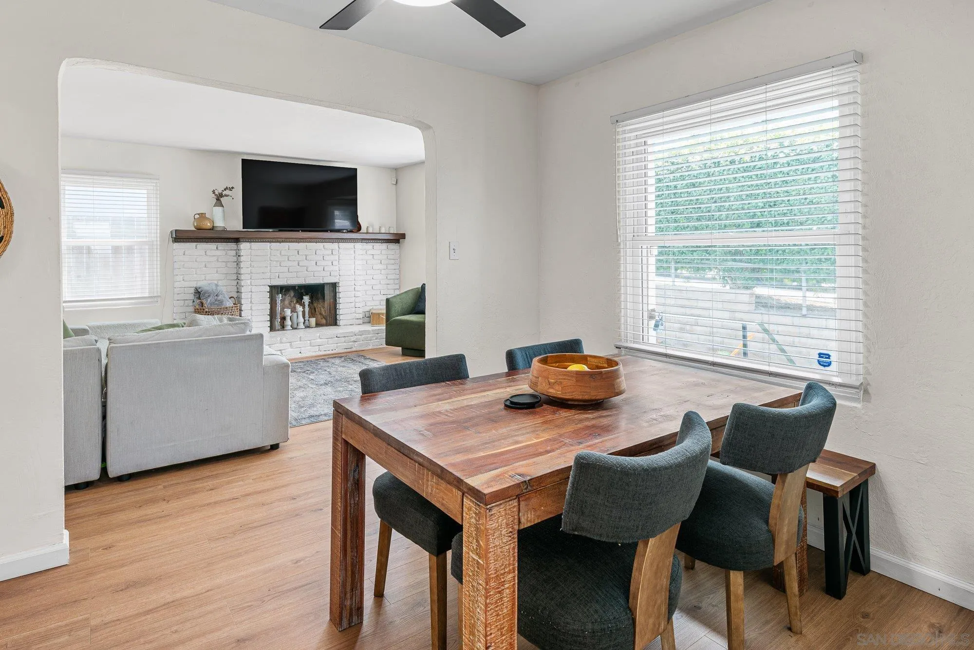 https://cdn.realtyfeed.com/cdn/127/260008315/603267ea470ac64c034fd9448b816990.webp
