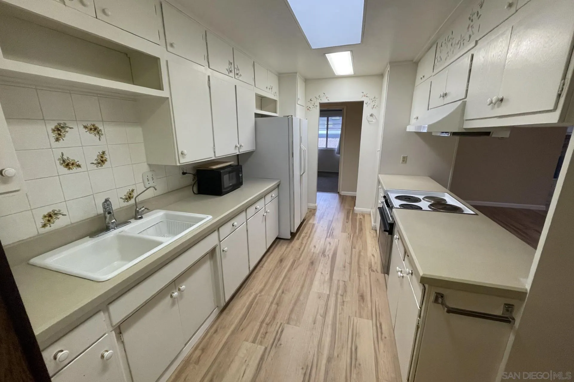 https://cdn.realtyfeed.com/cdn/127/260008316/0182bb02292f849ab79aede56fa708af.webp