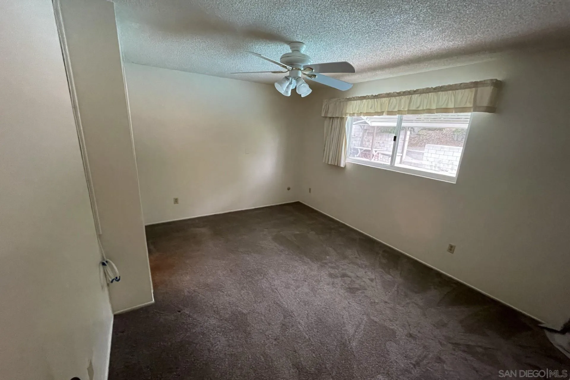 https://cdn.realtyfeed.com/cdn/127/260008316/227983f66843a4b54468be0760bd9f6c.webp