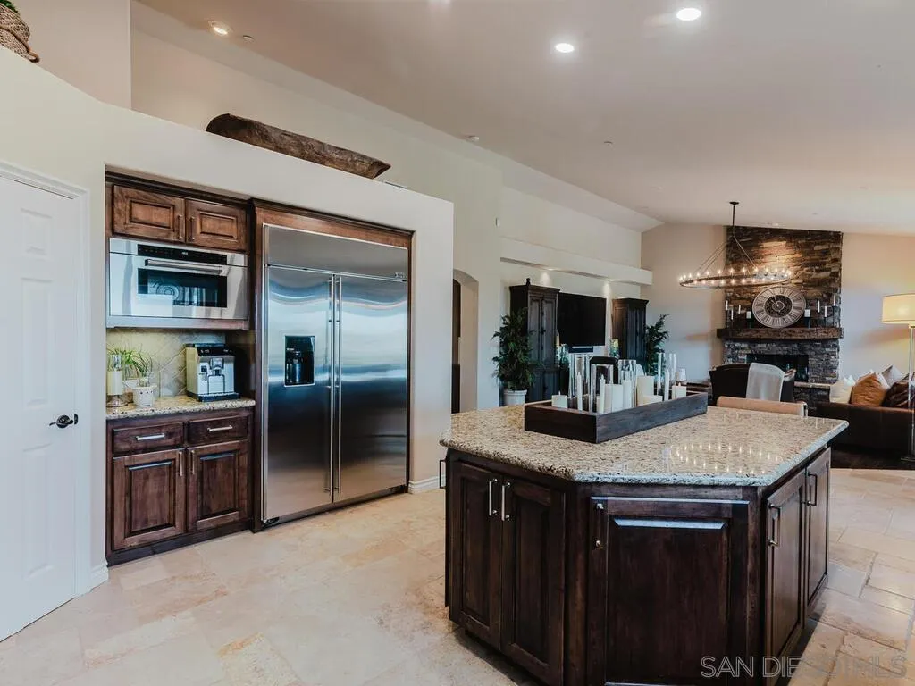 https://cdn.realtyfeed.com/cdn/127/260008318/021aa2c796240b3851dbc172a1c84d30.webp