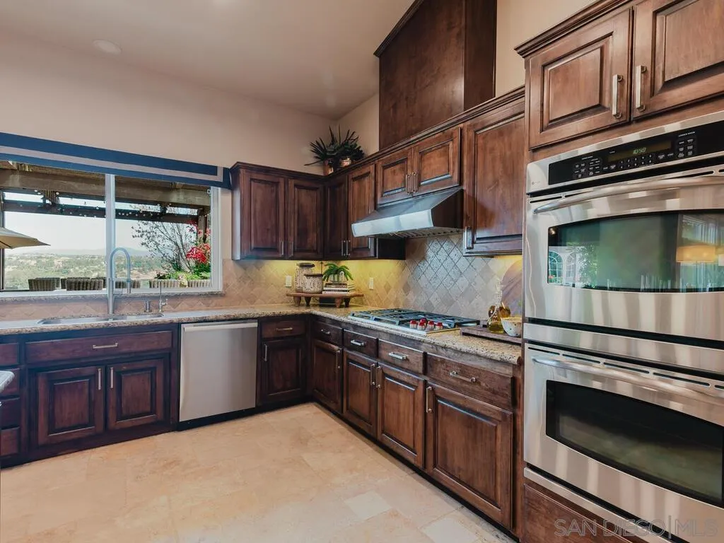 https://cdn.realtyfeed.com/cdn/127/260008318/4cede27102e09616839f3da4bcc50334.webp