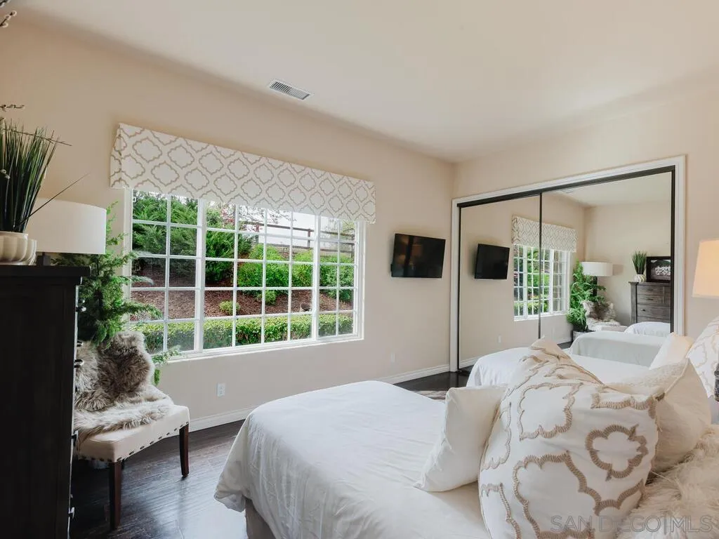 https://cdn.realtyfeed.com/cdn/127/260008318/8e25c8fc42652a45e37f4858f991c9f1.webp