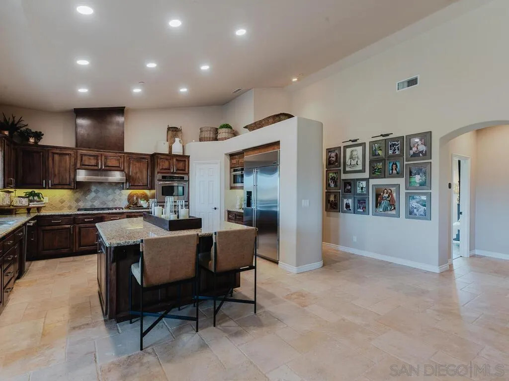 https://cdn.realtyfeed.com/cdn/127/260008318/cae221f243f68878f17c2d6cd34aa1bf.webp
