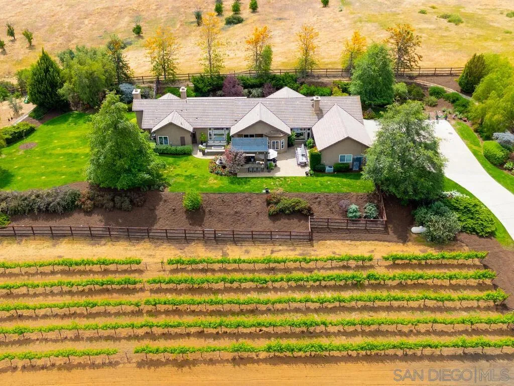 https://cdn.realtyfeed.com/cdn/127/260008318/f59b1fcedf2cd45842e6deb6d8d7f032.webp