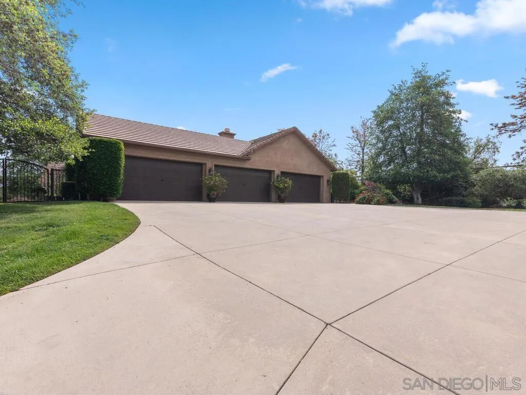 https://cdn.realtyfeed.com/cdn/127/260008318/f5e3a9ae5586b76416e5a7624eb8be40.webp