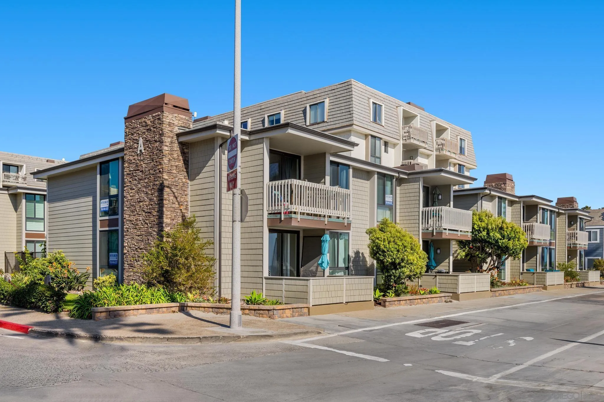 https://cdn.realtyfeed.com/cdn/127/260008320/93da22155a2c89e1612556dc7bdb2ac6.webp